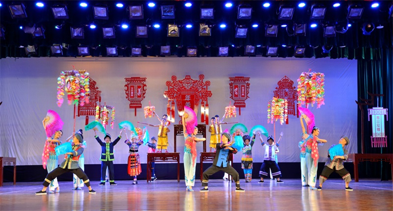 秀山花灯戏年关宴.jpg